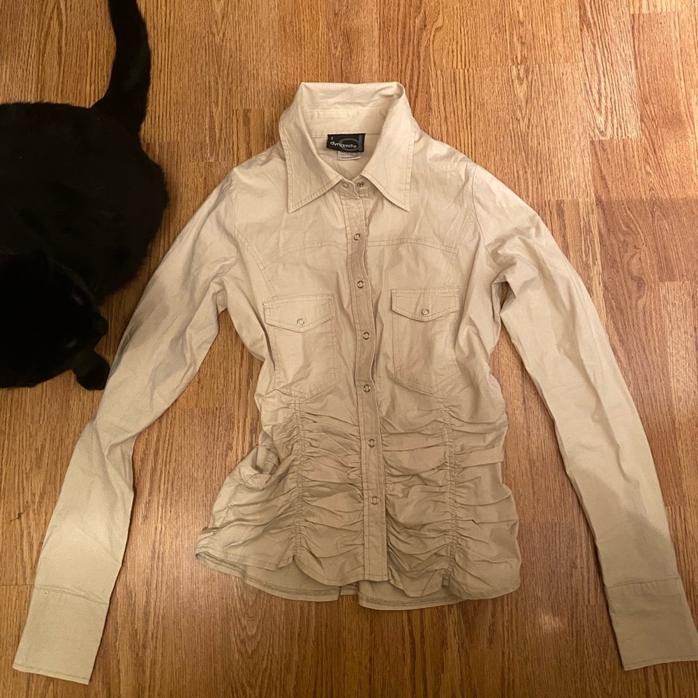 Dynamite Cream ruched Button-Up Shirt